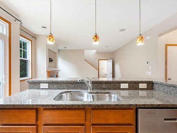4th image of 1585 Sumac Cir
