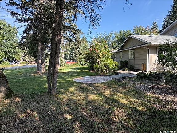 3rd image of 321 1st AVENUE N