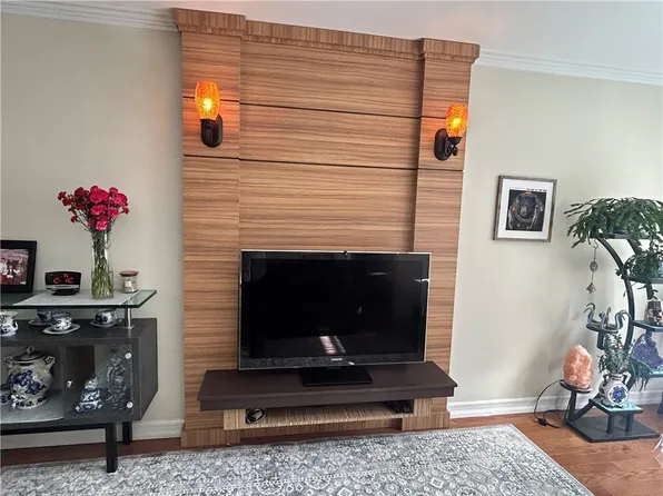 1213 Avenue Z image 2 of 27