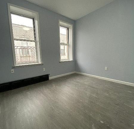 3rd image of 130 Bay 38th St APT 1