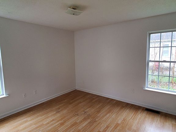 5th image of 607 Garrett St