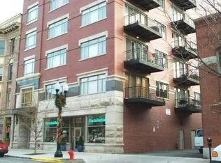 1429 N Wells St APT 703, Chicago, IL 60610