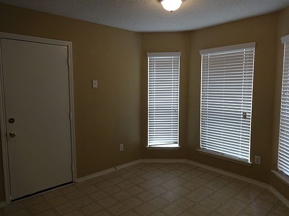 5th image of 533 Barbara Jean Ln