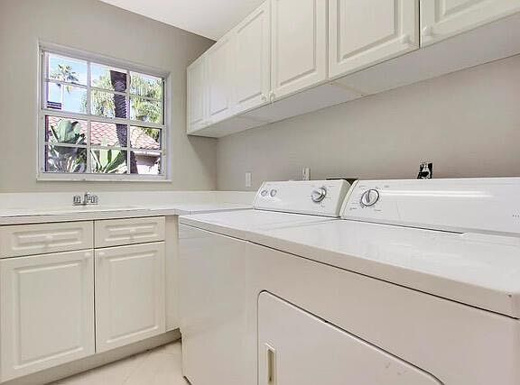 5th image of 714 Pinehurst Way