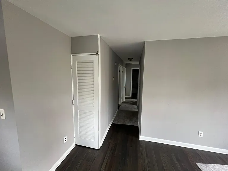 Hallway to bedrooms