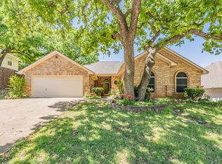 702 Jonathan Dr, Euless, TX 76040