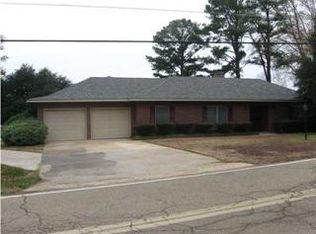 137 Swan Lake Dr, Jackson, MS 39212