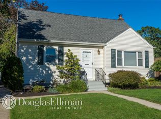 1638 Maeder Ave, Merrick, NY 11566