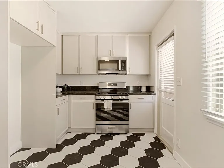 2151 Euclid Ave — Photo 9