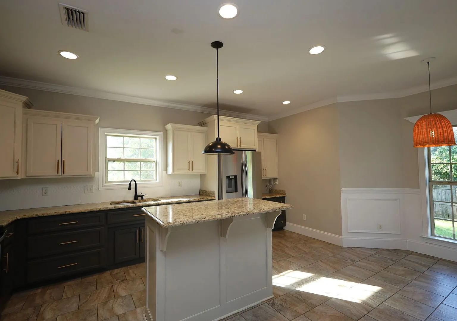 4220 Bowen Way (HVP) — Photo 3