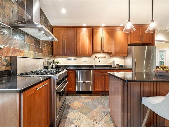 4th image of 52 Cedar St #1