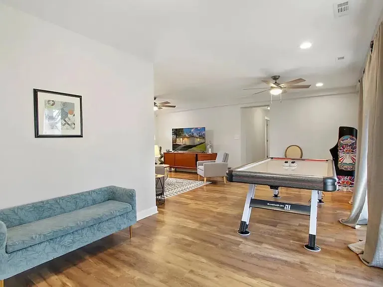 841 E Rockland Rd — Photo 23