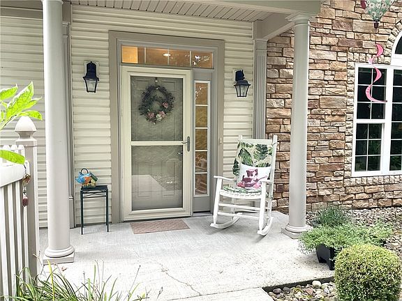 5th image of 264 Stonegate Blvd