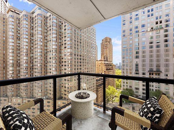 3rd image of 62 W 62nd St APT 19C