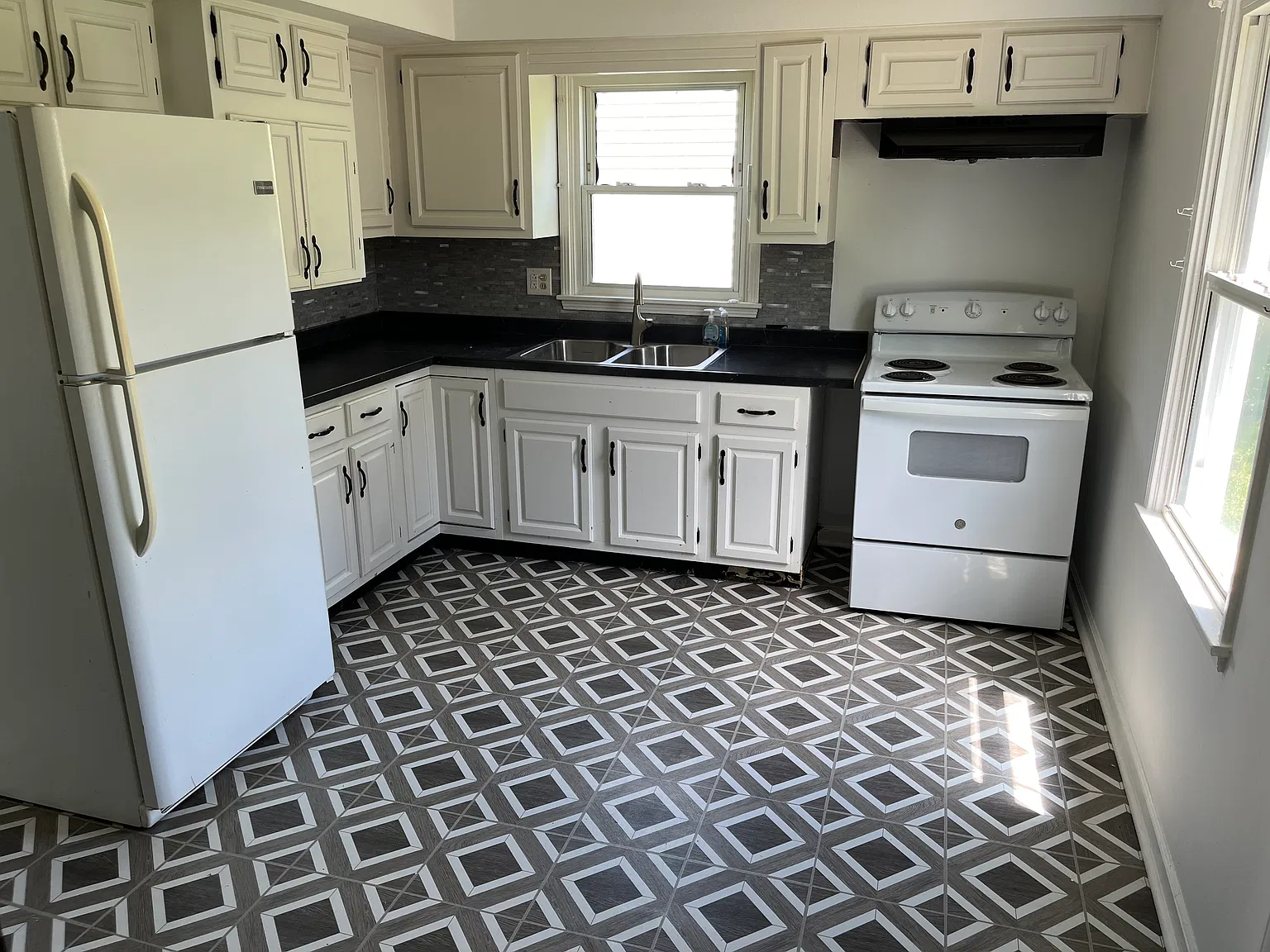 2 bed, 792 sqft, $1,200 — Photo 2