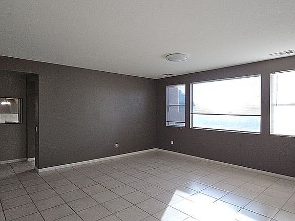 3rd image of 42283 Hideaway St