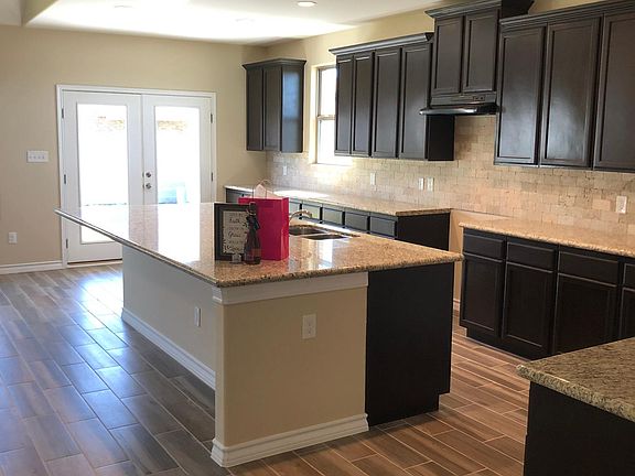 Spacious Open Concept Kitchen
