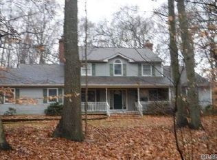 48 Melissa Ln, Riverhead, NY 11901