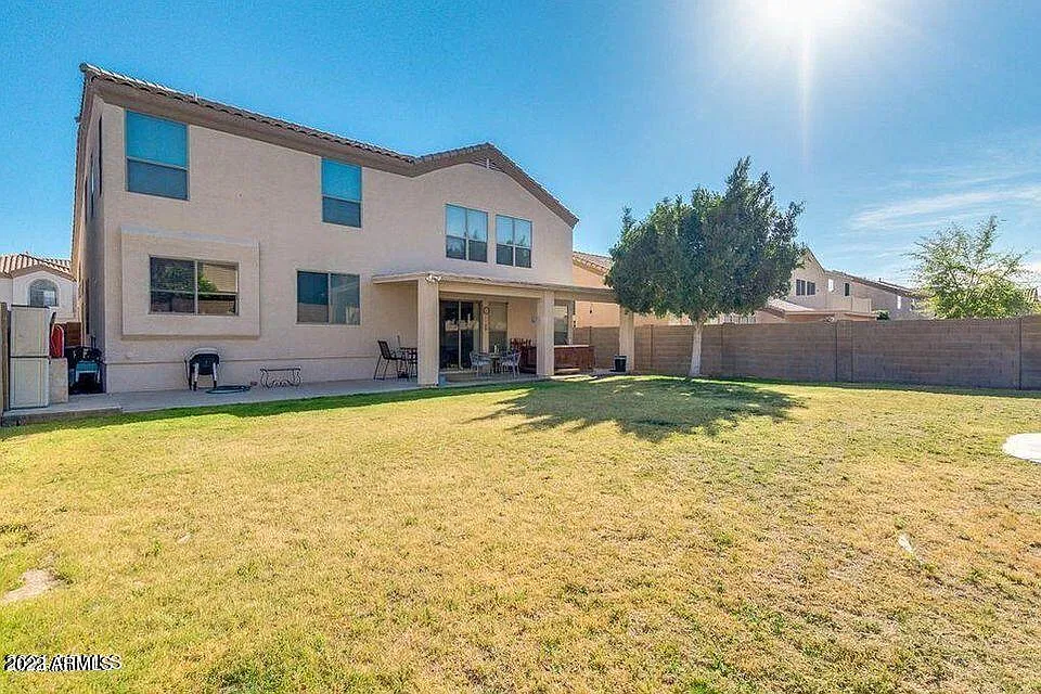 5 bed, 2.5 bath, 3596 sqft, $3,500 — Photo 3