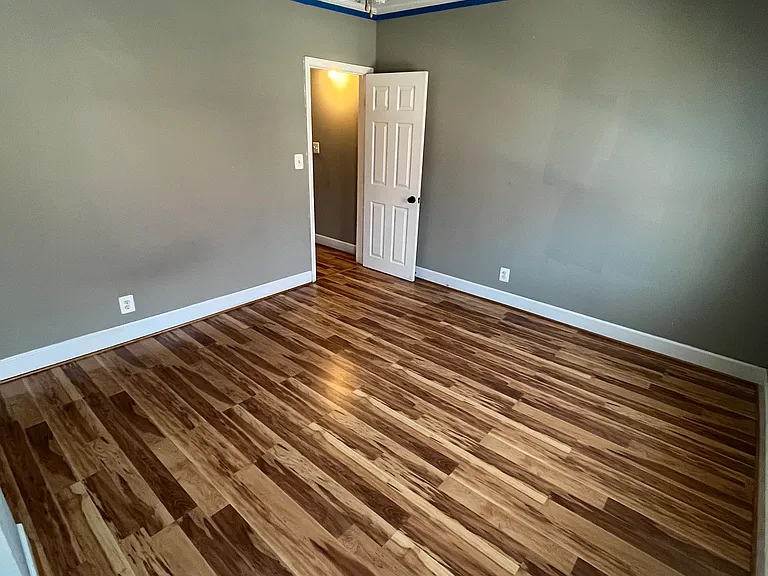 250 E 7th St — Photo 12