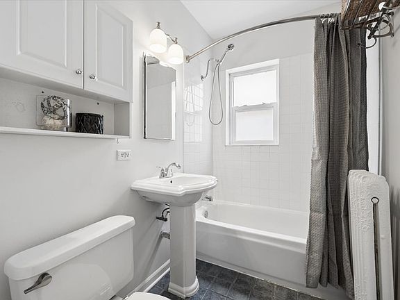 4th image of 1419 W Catalpa Ave APT 1N