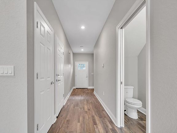 5th image of 420 N 1st Ave