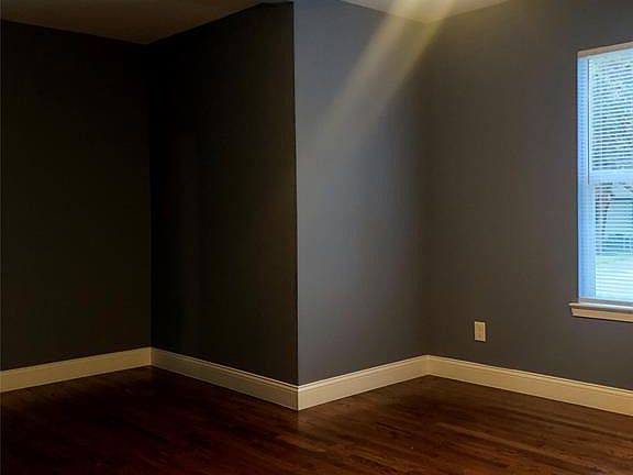 4th image of 3529 Poinsettia Dr