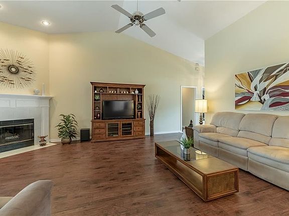 3rd image of 8492 Island Palm Cir