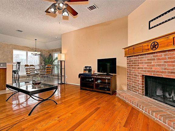 4th image of 9905 Pierce Dr