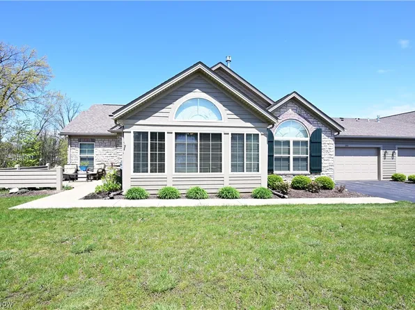 350 Quarry Lakes Dr, Amherst, OH 44001