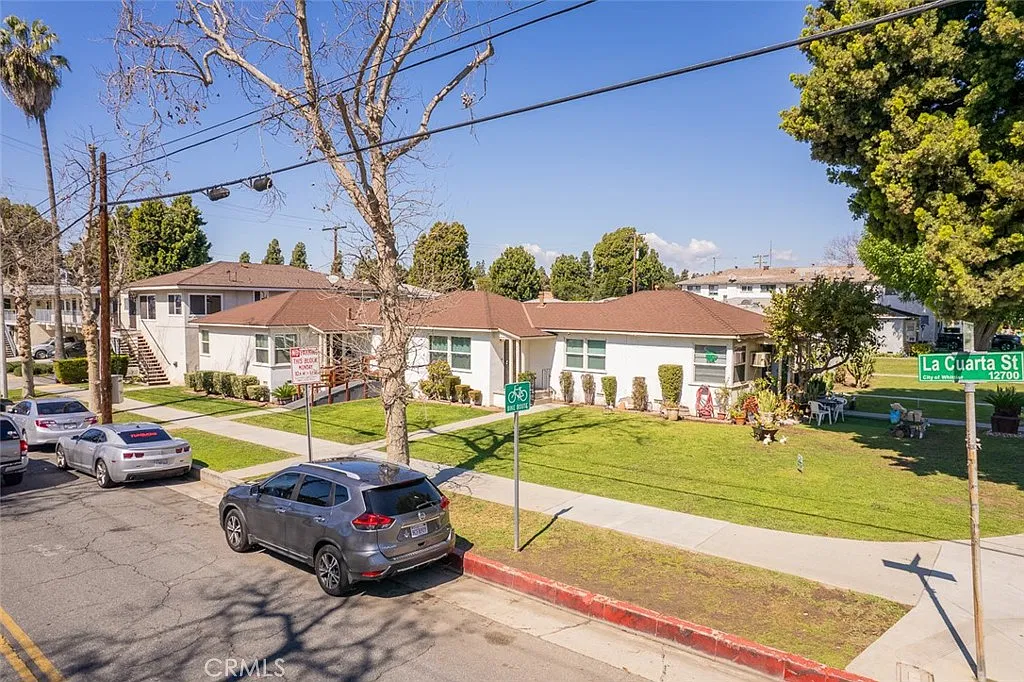 1 bed, 616 sqft, $2,069 — Photo 2