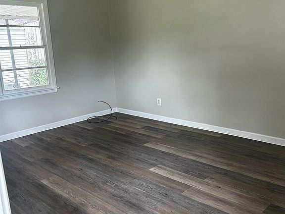 3rd image of 1903 7th St SE