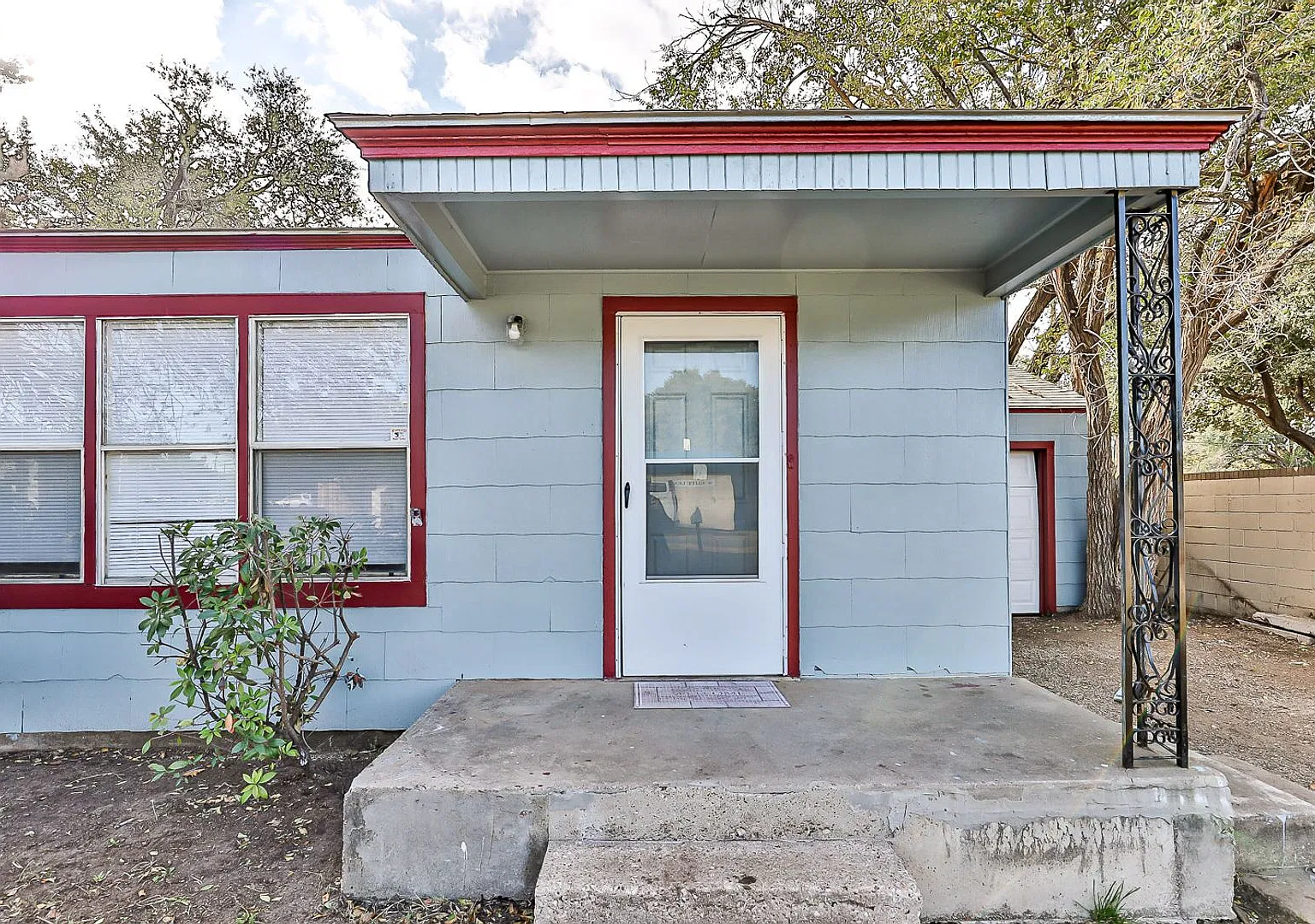 2 Bedroom, 1 Bath Home in the Medical District — Photo 1