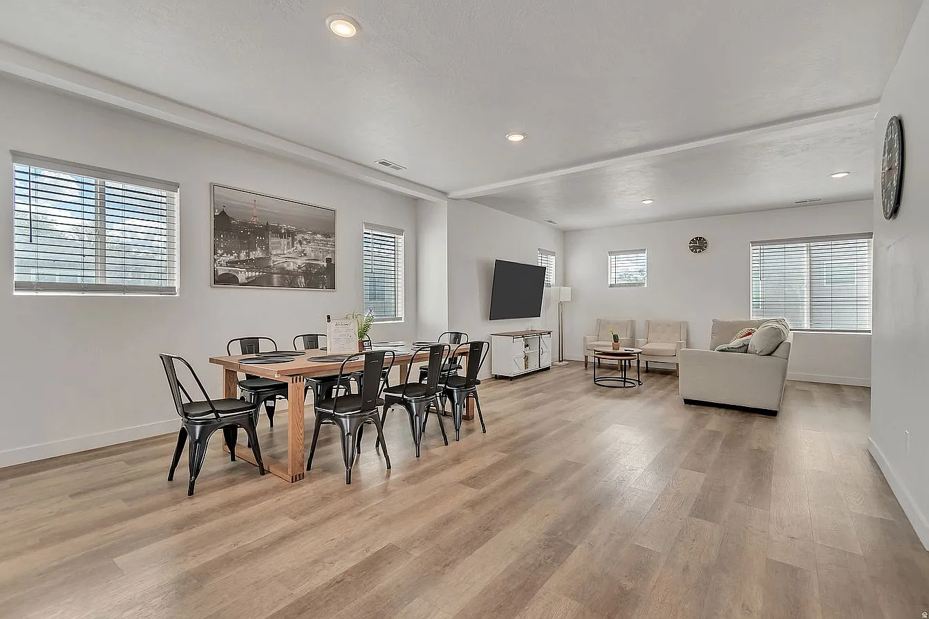 4 bed, 3.5 bath, 2300 sqft, $2,900 — Photo 4