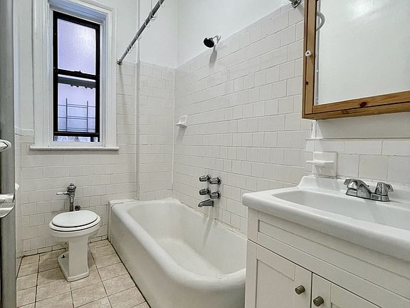 5th image of 392 Saint Johns Pl #1L