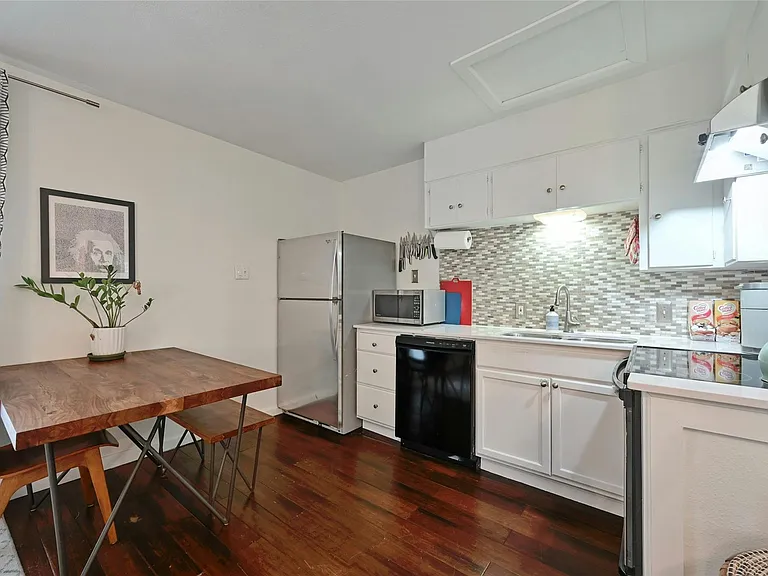 1103 Kenwood Ave #B — Photo 8
