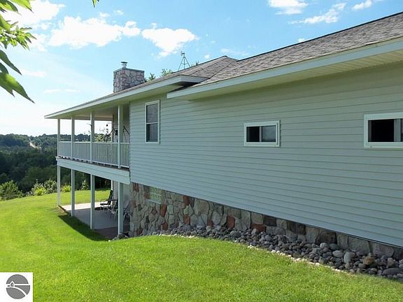 4th image of 7945 Maggie Ln