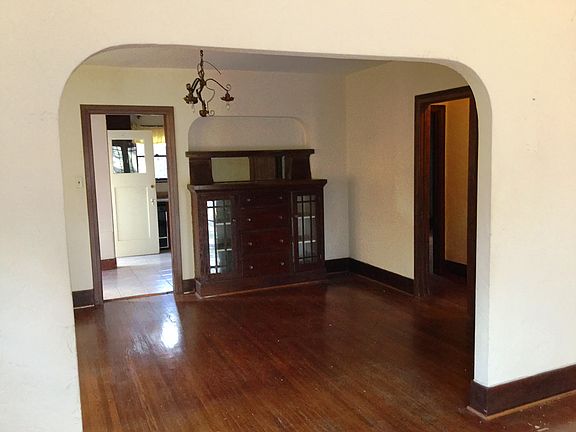 3rd image of 241 S Vinedo Ave