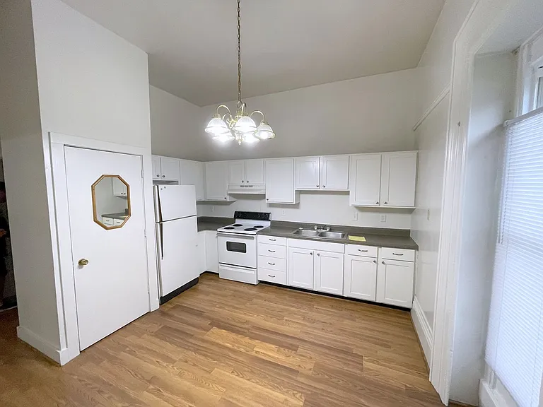 203 S 6th St #2 — Photo 3