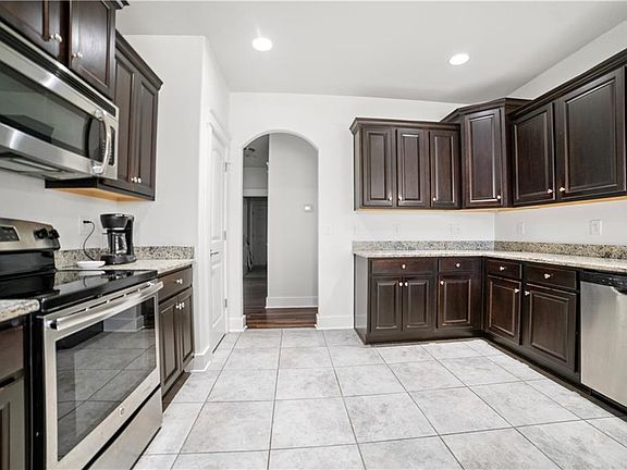 4th image of 3381 Woodlands Dr