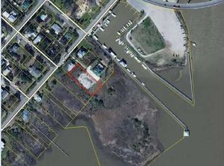 8 Battery Park Ln, Apalachicola, FL 32320