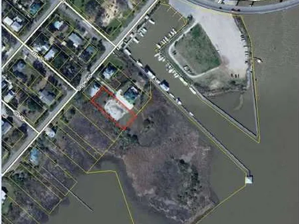 8 Battery Park Ln, Apalachicola, FL 32320