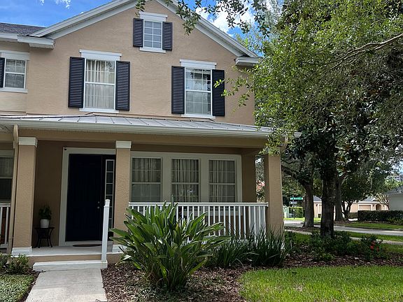 Front of End-unit townhome