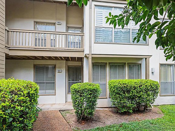 2nd image of 2100 Tanglewilde St APT 181