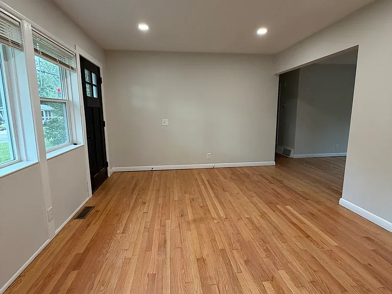 464 Quan Ave — Photo 10