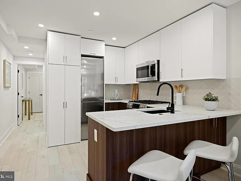 1318 Kenyon St NW — Photo 7