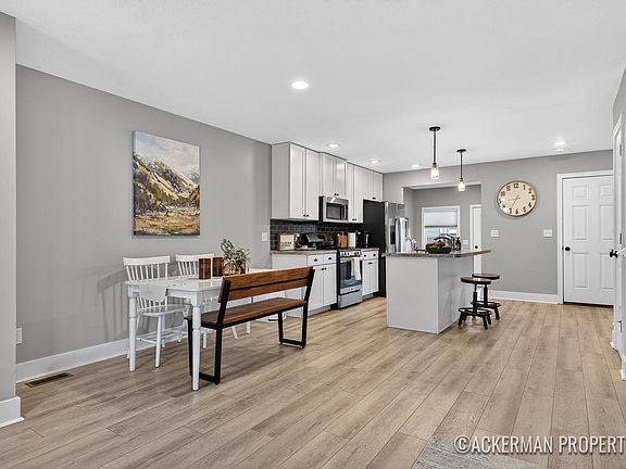 3rd image of 455 La Grave Ave SE