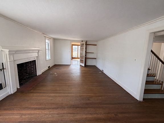 2nd image of 160 Reservoir Rd