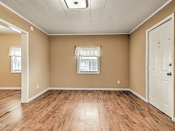 4th image of 506 Trudy St