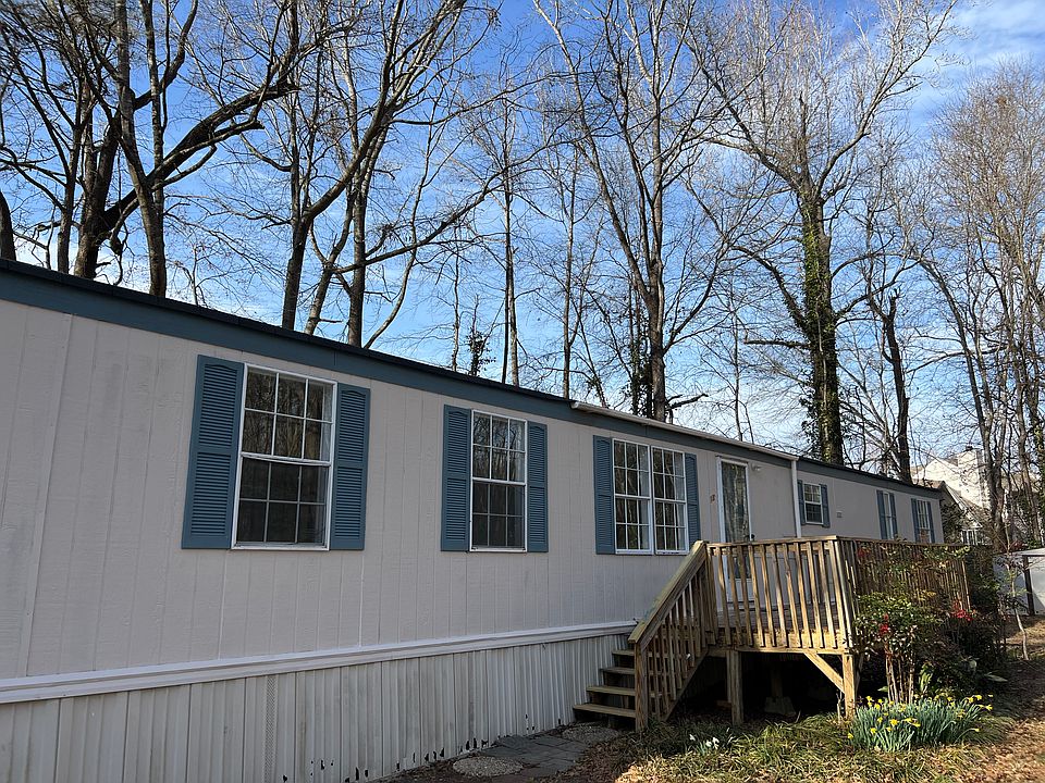 WELCOME! A lovely senior community home awaits you!! Apply now on this ad. Pre-approval allows us to set up your showing!